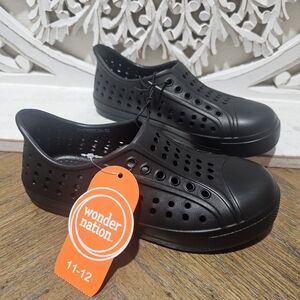 NEW Wonder Nation Black Perforated Slip-On Shoes Size 11/12